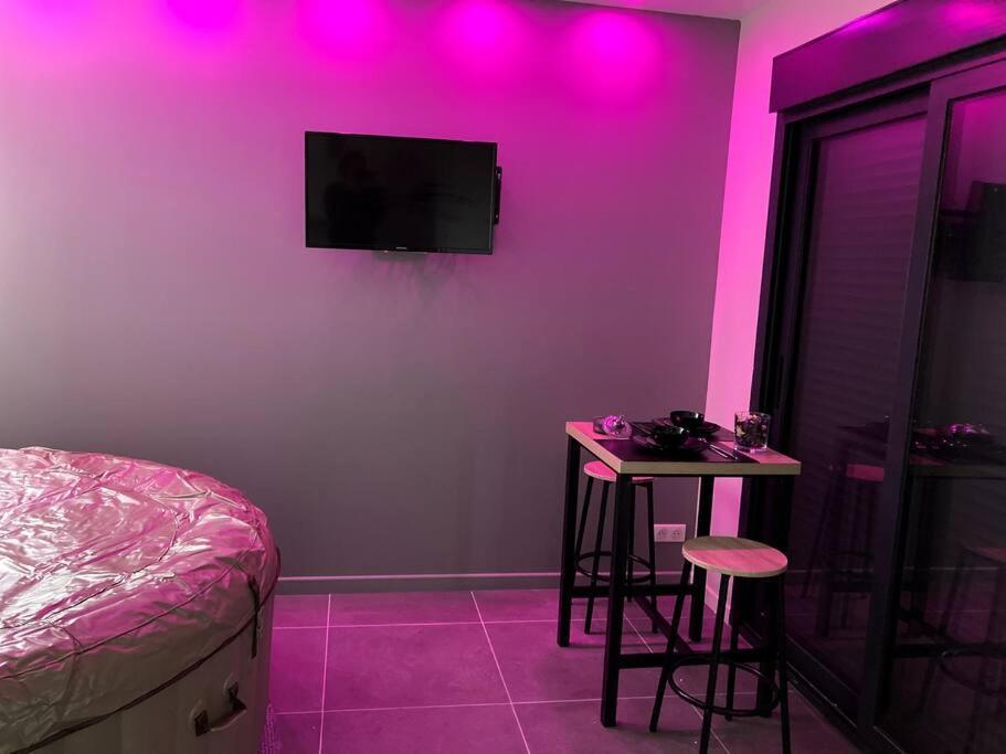 Spa Le Love Saint-Germain-lès-Corbeil Exteriör bild